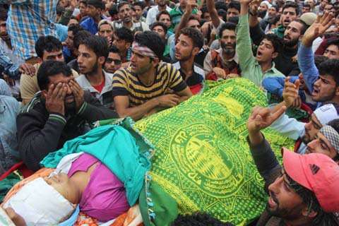 Kashmir: Musaib laid to rest amid pro-freedom, anti-India slogans in Langate