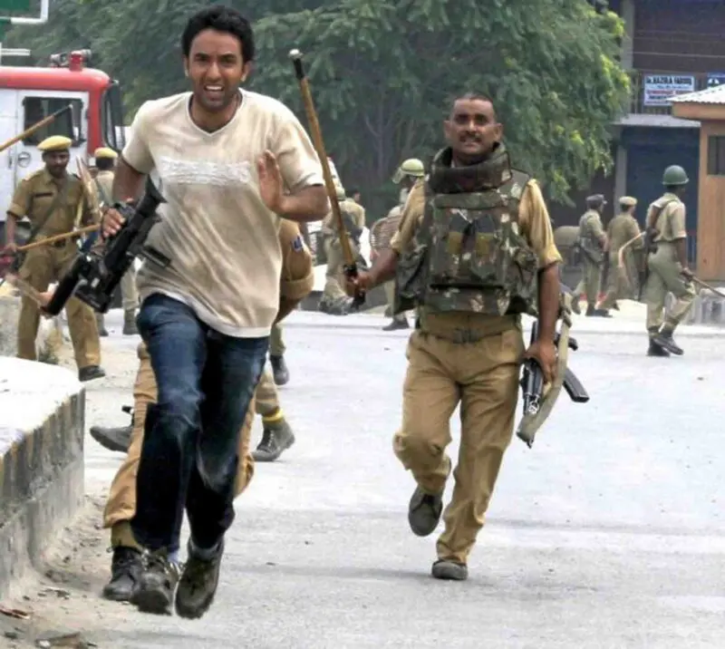 Photojournalists beaten with canes by forces in Batmaloo