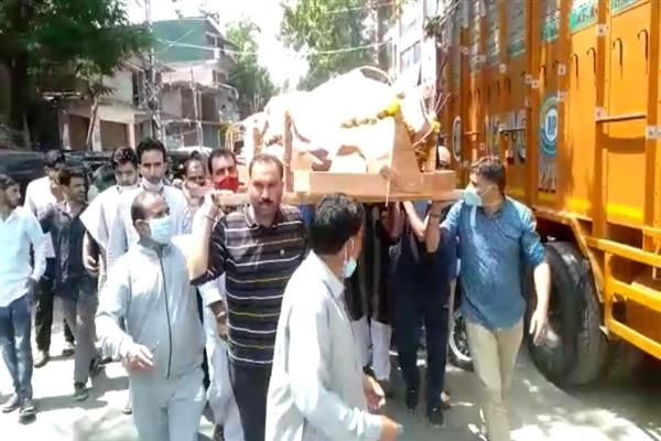 Staying United: Muslims carry out last rites of two Kashmiri Pandit women in Kulgam.