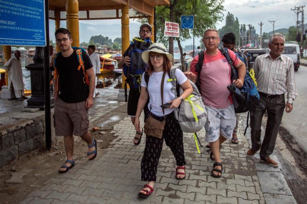 Will Not Allow Overcharging of Tourists in Kashmir says Govt