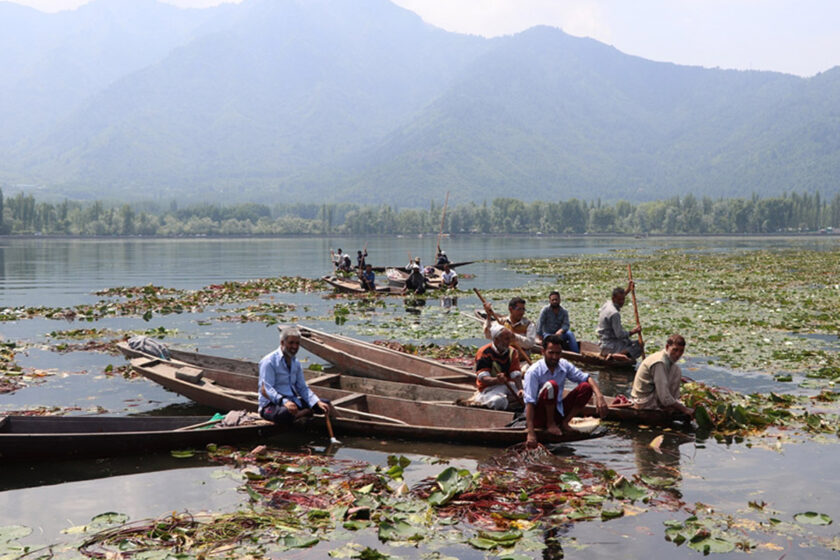 Div Com Directs Officials To Remove Encroachments Along Dal Lake In 2 days.