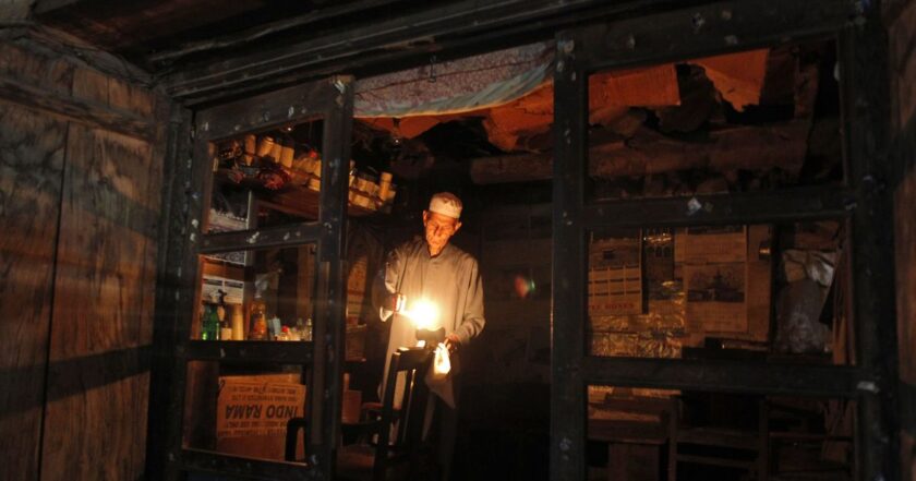 Amid Chilly Weather, Kashmir Faces Further Power Cuts, New Schedule Soon.