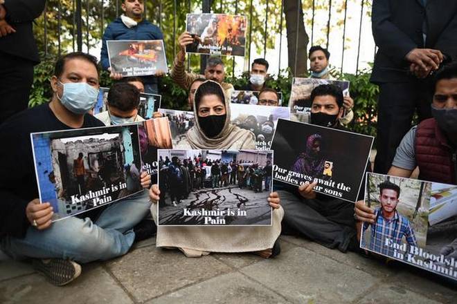 Mehbooba Mufti Stages Protest at Jantar Mantar, Delhi, says Kashmir is a ‘Prison’.