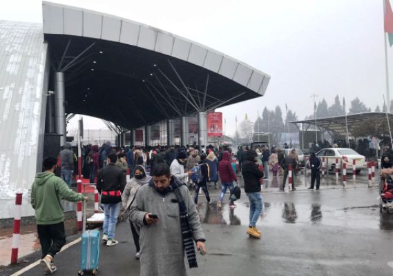 42 flights cancelled as Bad Weather Disrupts Flights at Srinagar Airport.