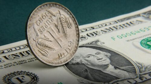 Indian-rupee-falls