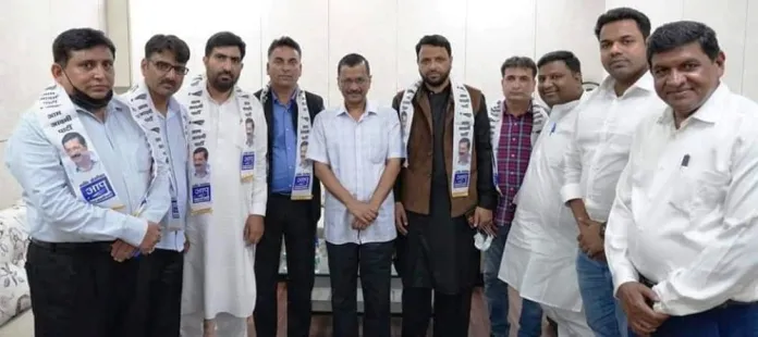Shah Faisal’s JKPM Merges With Kejriwal Led AAP.