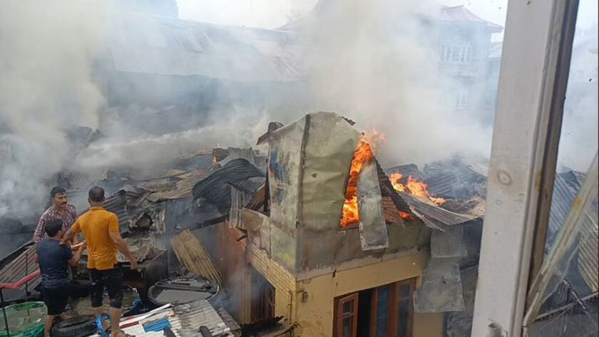 Fire Guts 4 Residential Houses In Khanyar Srinagar.