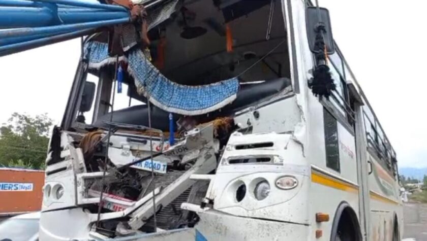 20 Amarnath Yatris Injured In Qazigund Road Accident.
