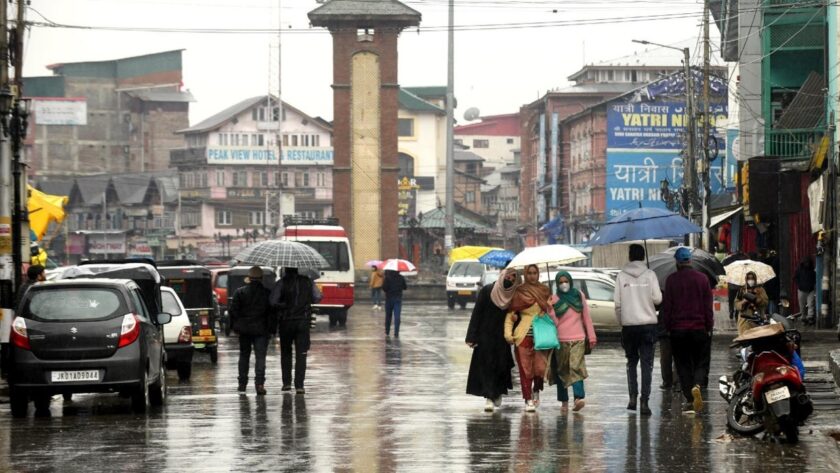 As Rains Continue In J&K, MeT Cautions People Against Flash Floods.