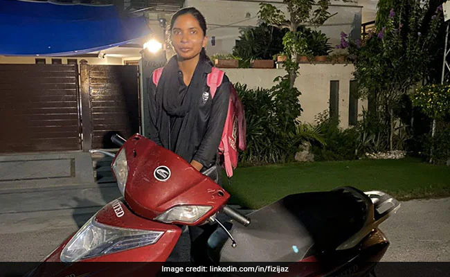 Story Of Female KFC Rider In Pakistan Goes Viral. People Applaud Her Courage.