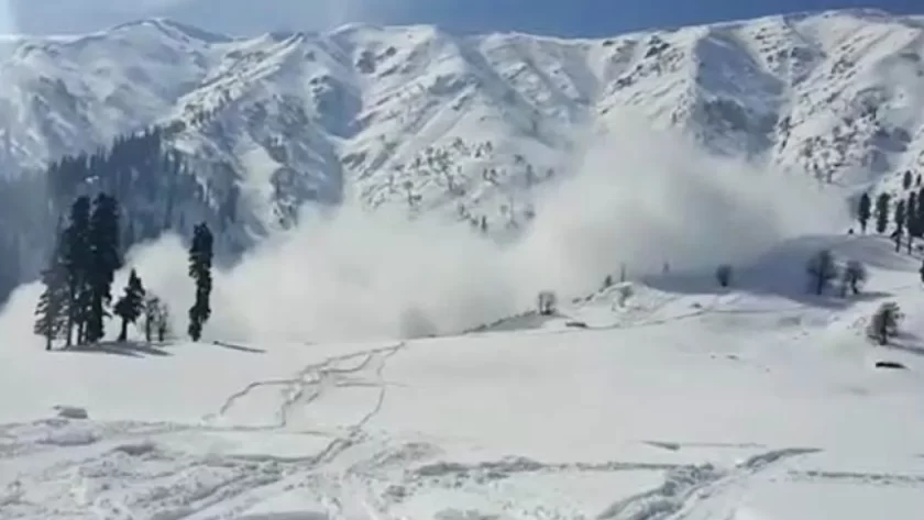 Avalanche Hits Gulmarg, 2 Persons Die, 4 Others Rescued ￼