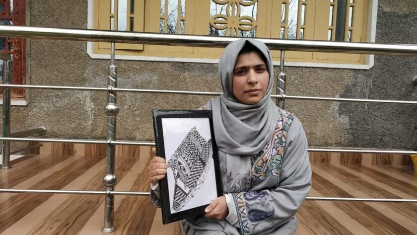 Tral woman gets entry in Indian Book of Records for creating smallest Shikara in Mandala Art￼